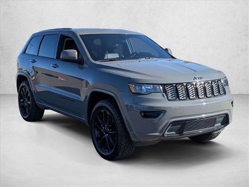 Used 2020 Jeep Grand Cherokee Altitude image 3