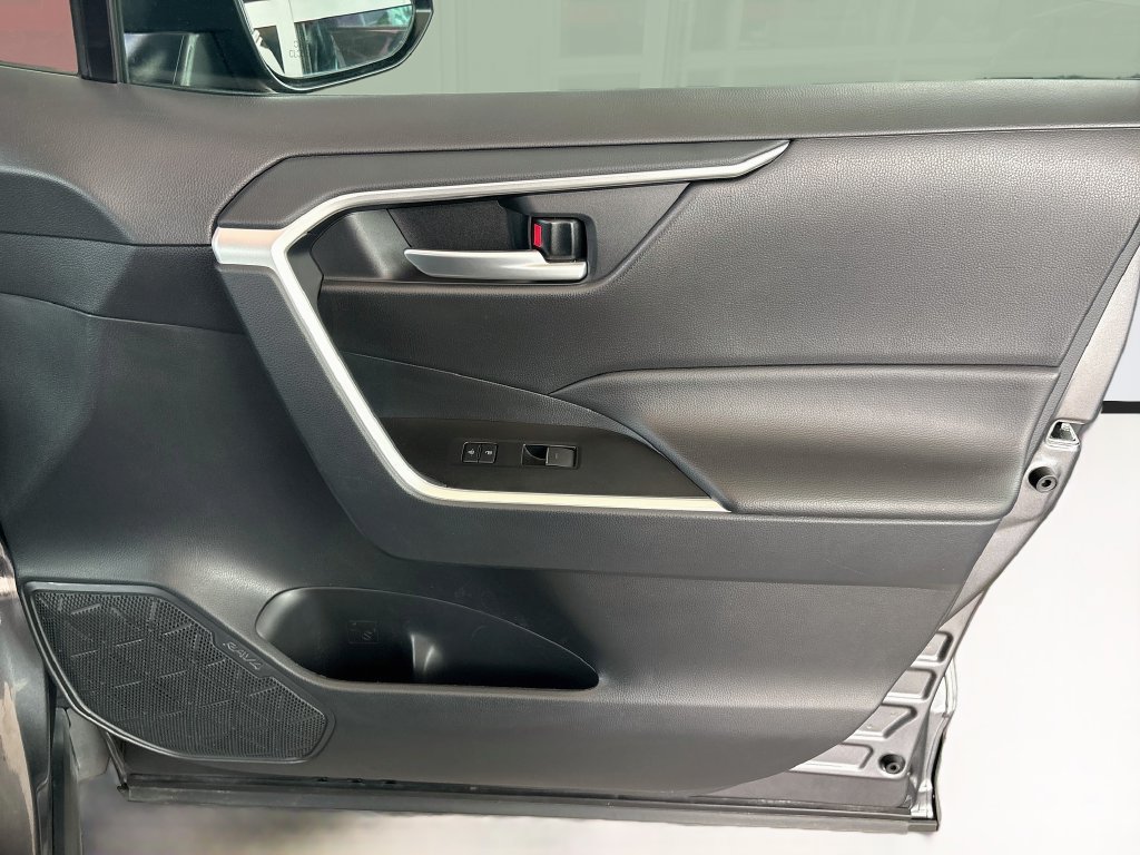 Certified 2025 Toyota RAV4 XLE FWD image 24
