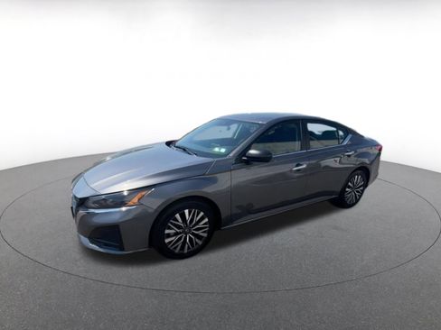 Used 2025 Nissan Altima 2.5 SV FWD image 7