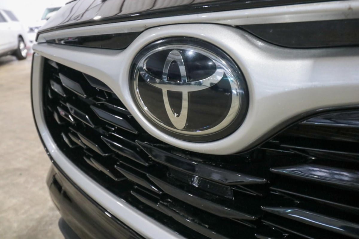 Used 2022 Toyota Highlander LE FWD image 36