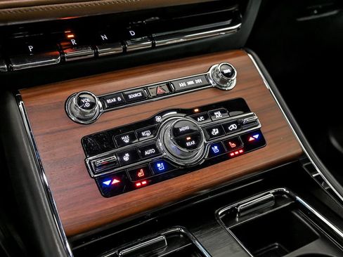 Used 2023 Lincoln Aviator Reserve w/ Equipment Group 201A AWD/4WD image 25