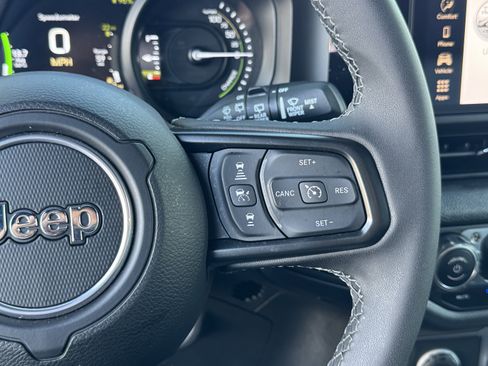 Used 2025 Jeep Wrangler Willys image 21