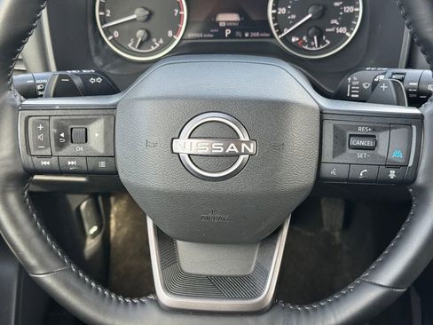Used 2025 Nissan Rogue SV image 14