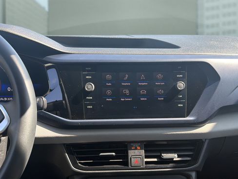 Used 2022 Volkswagen Taos SE w/ Panoramic Sunroof Package AWD/4WD image 25
