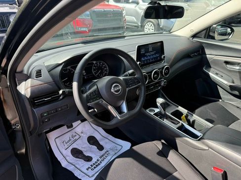 Used 2025 Nissan Sentra SR w/ Trunk Package image 3