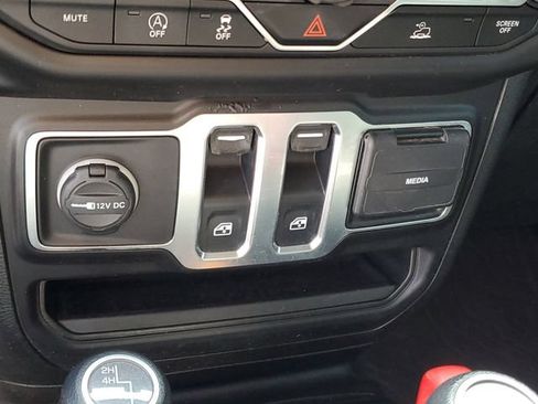Used 2021 Jeep Wrangler Sport AWD/4WD image 19