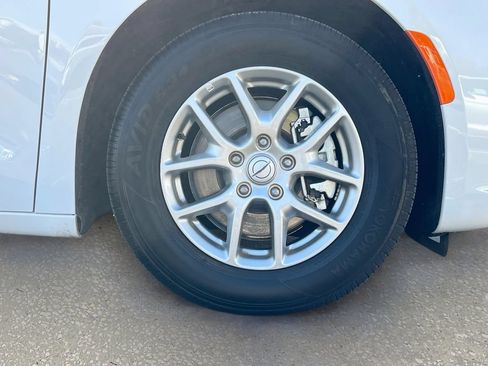 Used 2026 Chrysler Pacifica Select FWD image 30