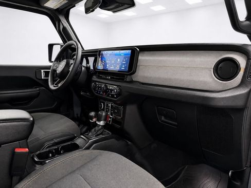 Used 2024 Jeep Wrangler Unlimited AWD/4WD image 15
