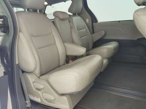 Used 2017 Toyota Sienna LE FWD image 27