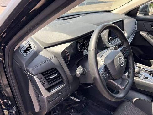 Used 2025 Nissan Rogue SV AWD/4WD image 37