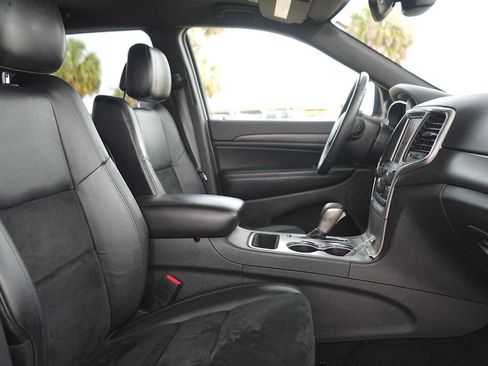 Used 2018 Jeep Grand Cherokee Altitude AWD/4WD image 15