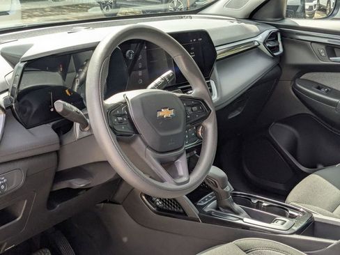 Used 2025 Chevrolet TrailBlazer LT image 11