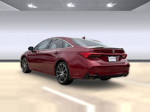 Used 2019 Toyota Avalon Touring w/ Advanced Safety Package FWD image 3