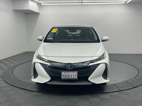 Certified 2022 Toyota Prius Prime XLE image 5