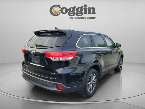 Used 2019 Toyota Highlander XLE image 5