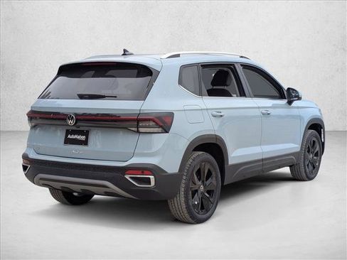 New 2026 Volkswagen Taos SE FWD image 2