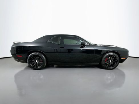 Used 2019 Dodge Challenger SXT RWD image 9
