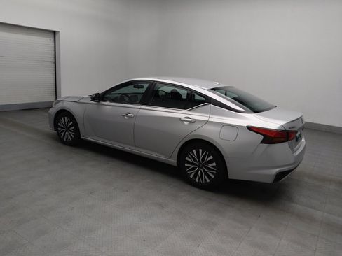 Used 2024 Nissan Altima 2.5 SV image 3