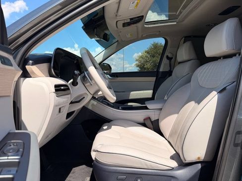 Used 2024 Hyundai Palisade Limited AWD/4WD image 2