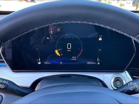 Used 2025 Chevrolet Trax LT w/ LT Convenience Package image 12