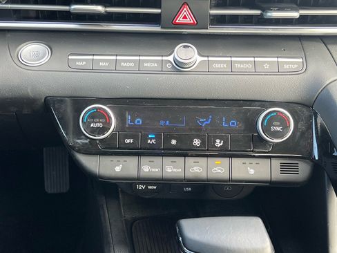 Certified 2025 Hyundai Elantra SEL image 33