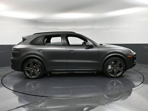 Certified 2021 Porsche Cayenne Turbo image 9