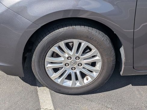 Used 2014 Toyota Sienna XLE image 15