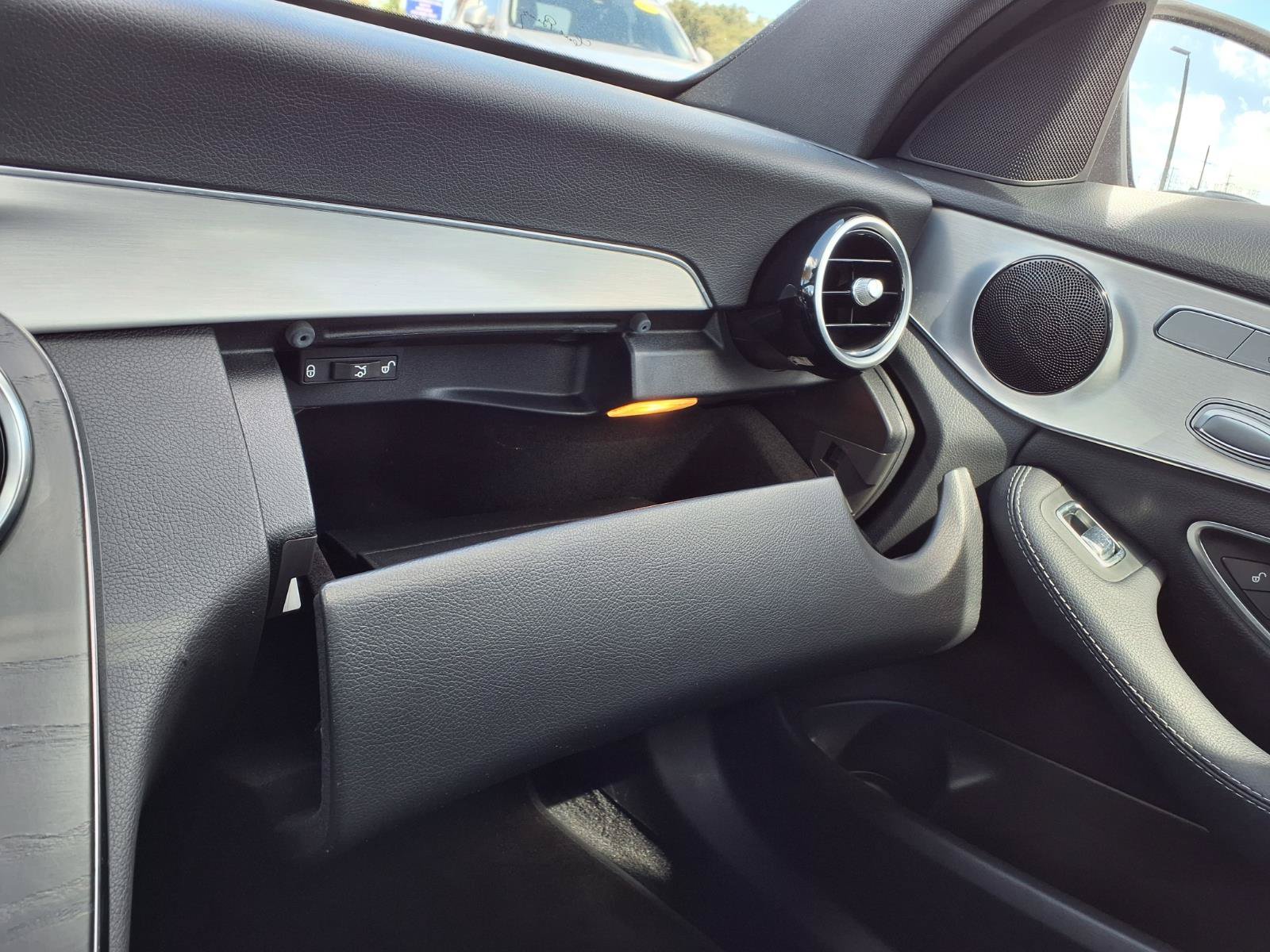 Used 2018 Mercedes-Benz C 300 Sedan image 29