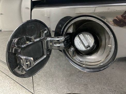 Used 2010 Kia Sedona LX image 12