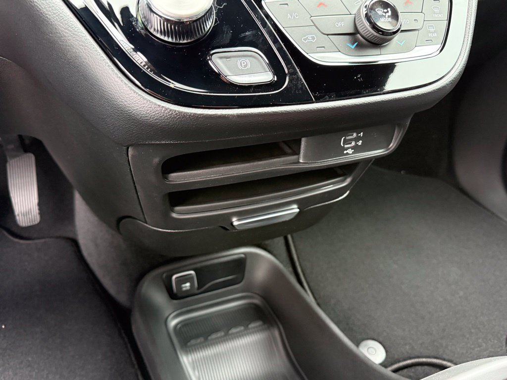 New 2027 Chrysler Pacifica Select w/ Family Tech Group FWD image 20