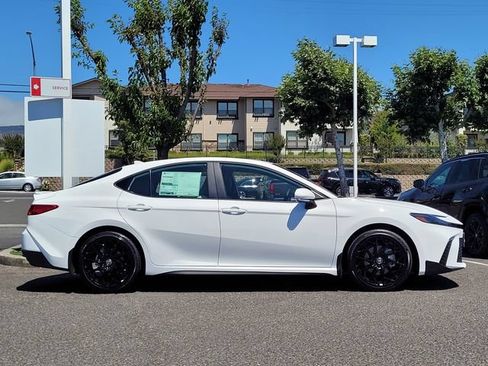 New 2026 Toyota Camry SE FWD image 4
