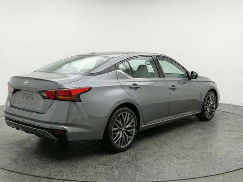 Used 2025 Nissan Altima 2.5 SV image 9