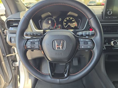 Certified 2025 Honda Pilot Sport image 24
