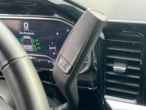 Used 2024 GMC Sierra 1500 SLT image 17