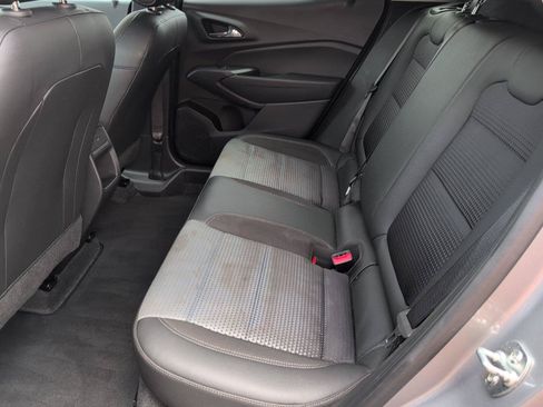 Used 2025 Chevrolet Trax LT FWD image 33