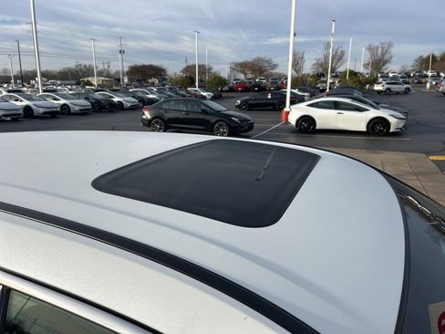 Used 2023 Honda CR-V EX-L image 3