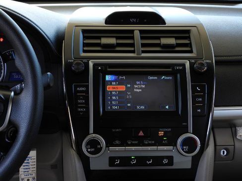 Used 2012 Toyota Camry LE image 31