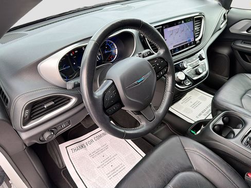 Used 2021 Chrysler Pacifica Touring-L w/ Uconnect Theater Family Group image 26