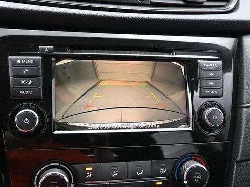 Used 2018 Nissan Rogue S image 20