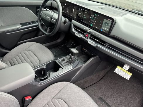 Certified 2025 Kia K4 EX FWD image 16