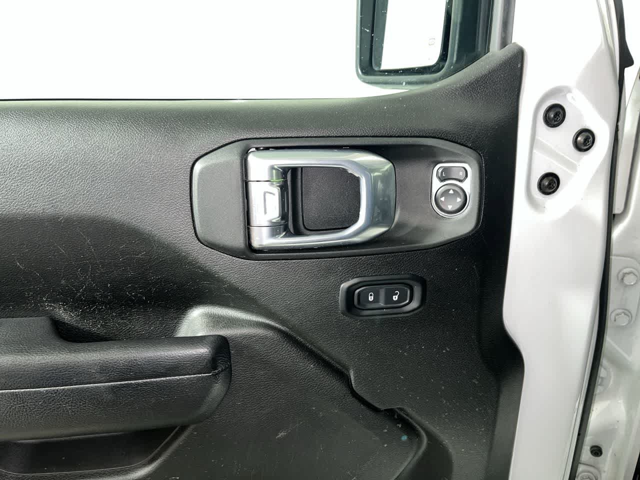 Used 2025 Jeep Wrangler Unlimited Rubicon AWD/4WD image 13