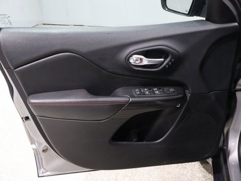 Used 2015 Jeep Cherokee Trailhawk w/ Comfort/Convenience Group image 14