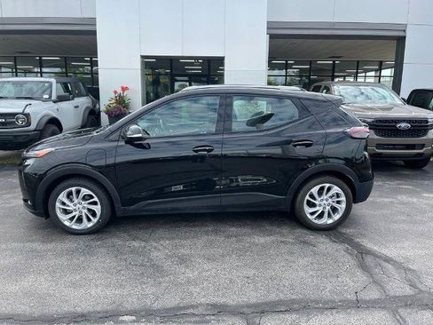 Used 2023 Chevrolet Bolt EUV LT w/ Driver Confidence Package FWD image 3