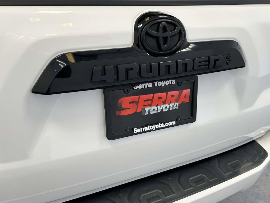 Used 2021 Toyota 4Runner Venture w/ Moonroof Package AWD/4WD image 10