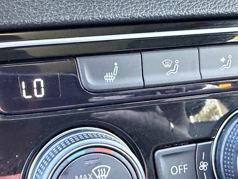 Used 2023 Volkswagen Atlas Cross Sport SE w/ Panoramic Sunroof Package image 26