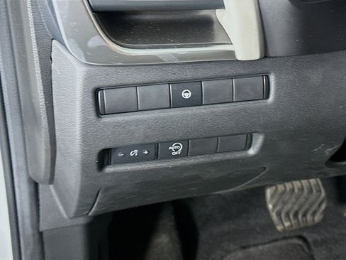 Used 2023 Nissan Rogue SV FWD image 17