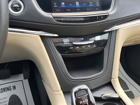 Used 2017 Cadillac XT5 Luxury image 22