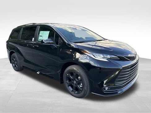 New 2026 Toyota Sienna XLE Woodland Edition AWD/4WD image 7