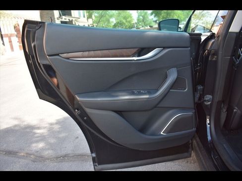 Used 2018 Maserati Levante AWD/4WD image 21