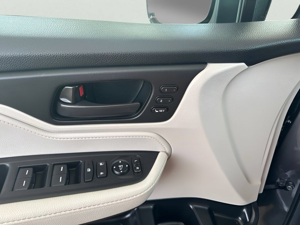 Used 2025 Honda Odyssey EX-L image 12